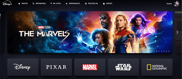 Página principa de Disney Plus con logos y banner de Ther Marvels