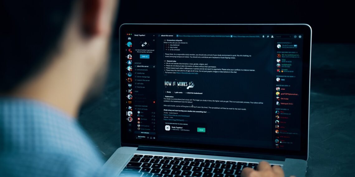 Hackers Exploit Bots on Discord, Telegram to Steal Users' Data